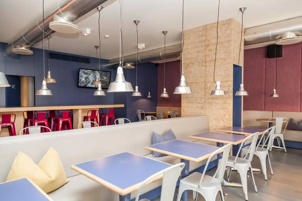 Interior e pratos do bbGourmet antas em Porto, Porto (4)