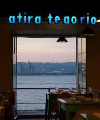 Interior e pratos do Atira-te ao Rio em Setúbal, Almada (2)