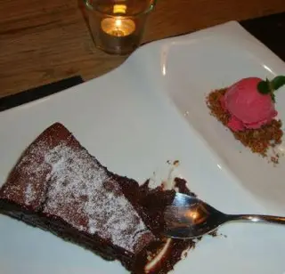 Interior e pratos do 1300 Taberna em Lisboa, Almada (8)