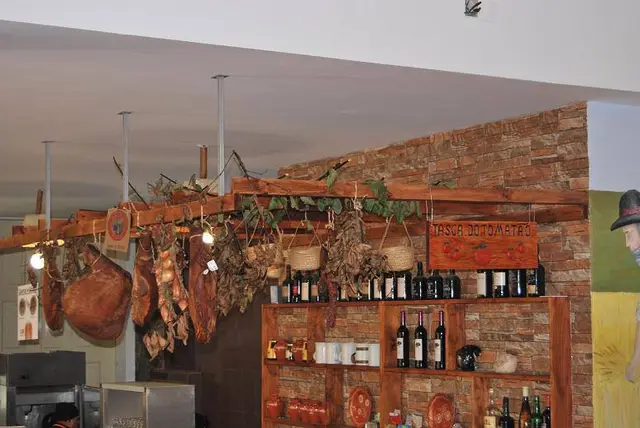 Interior e pratos do Tostuzão em Porto, Porto (3)