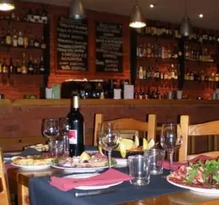 Interior e pratos do Taberna Ibérica em Lisboa, Lisboa (2)