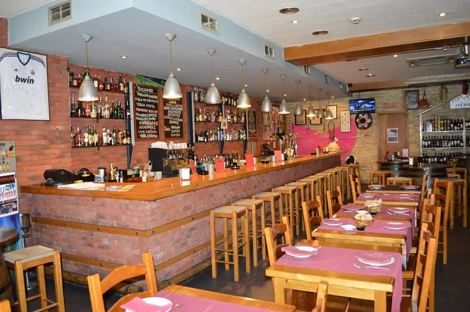 Interior e pratos do Taberna Ibérica em Lisboa, Lisboa (11)