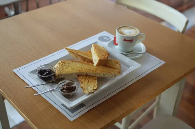 Interior e pratos do Tribuna & Café em Braga, Braga (12)
