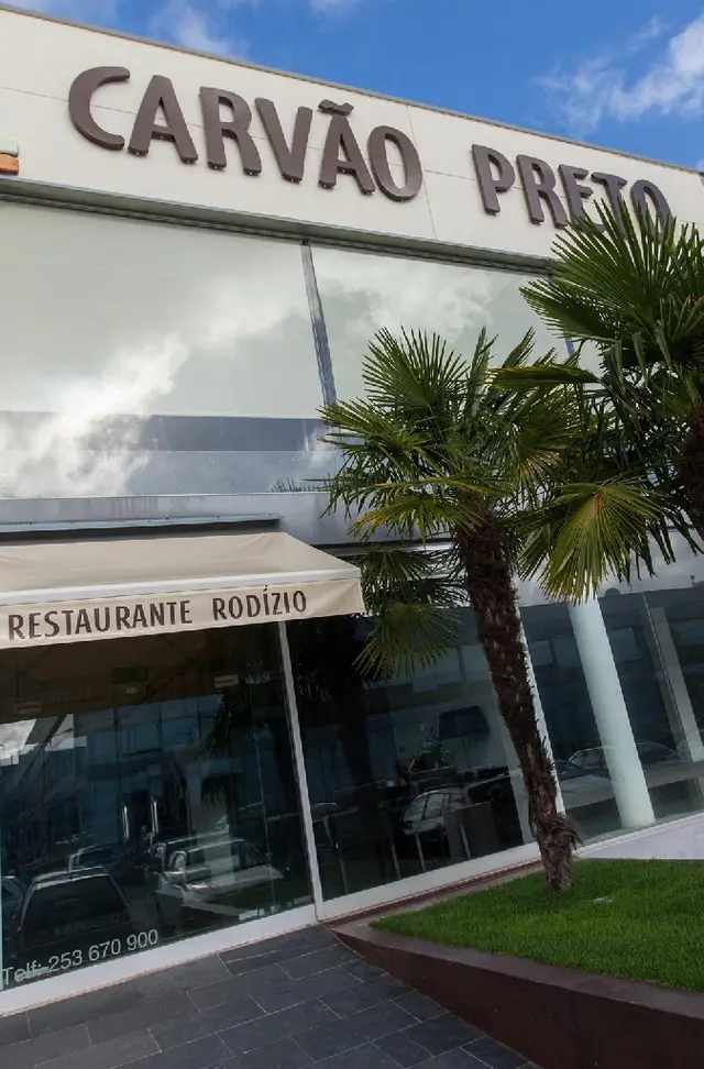 Interior e pratos do Carvão Preto em Braga, Braga (8)
