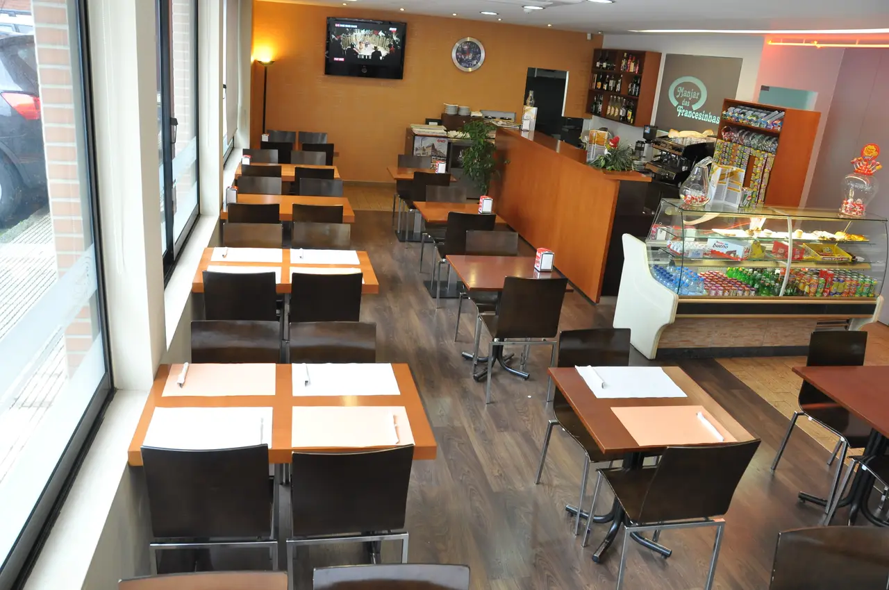 Interior e pratos do Manjar das Francesinhas em Braga, Braga (9)