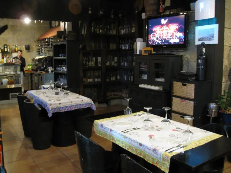Interior e pratos do Infante Tapas Wine em Vila Nova de Gaia, Vila Nova de Gaia (5)