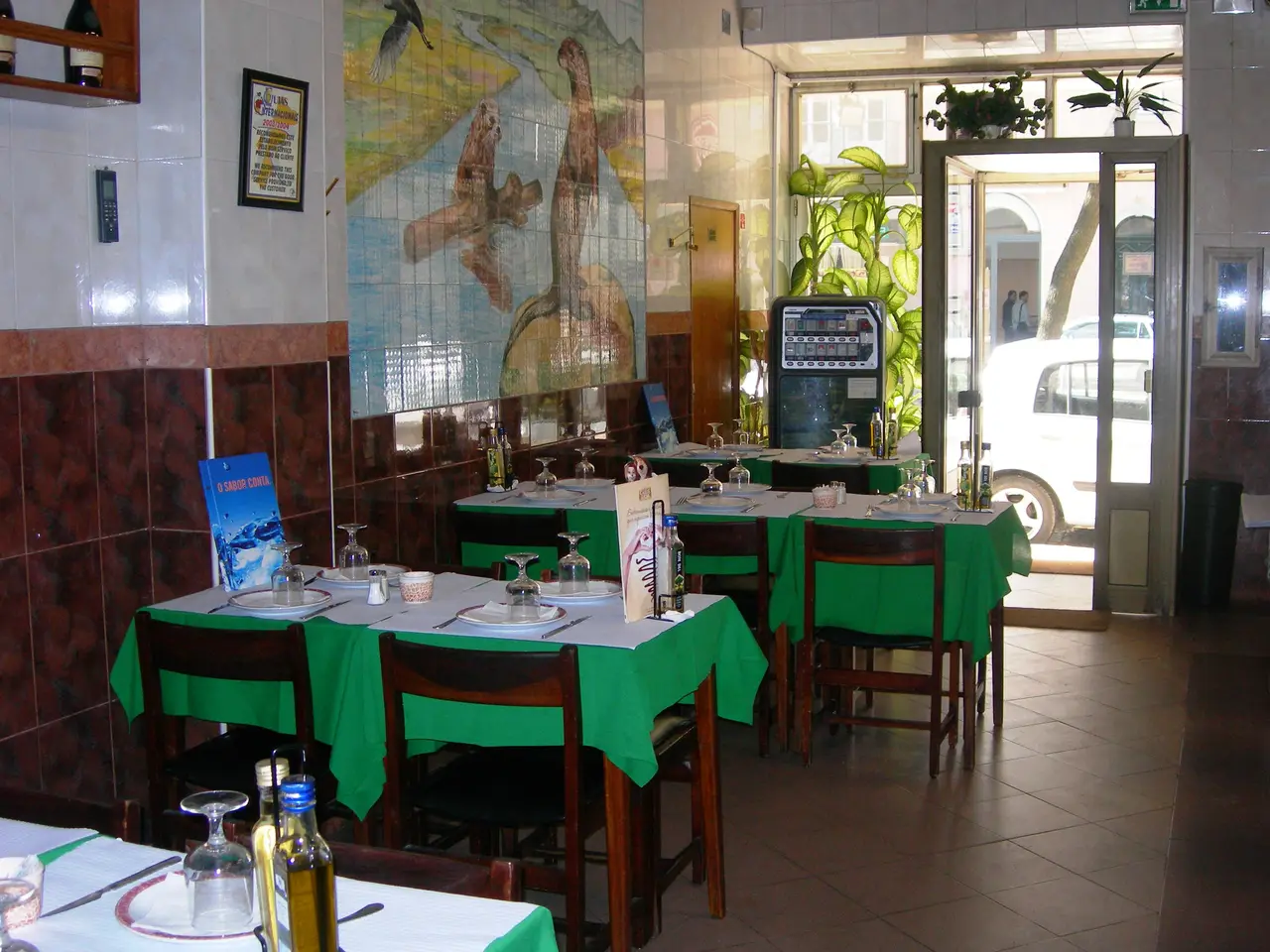 Interior e pratos do Cervejaria A Lontra em Lisboa, Lisboa (3)