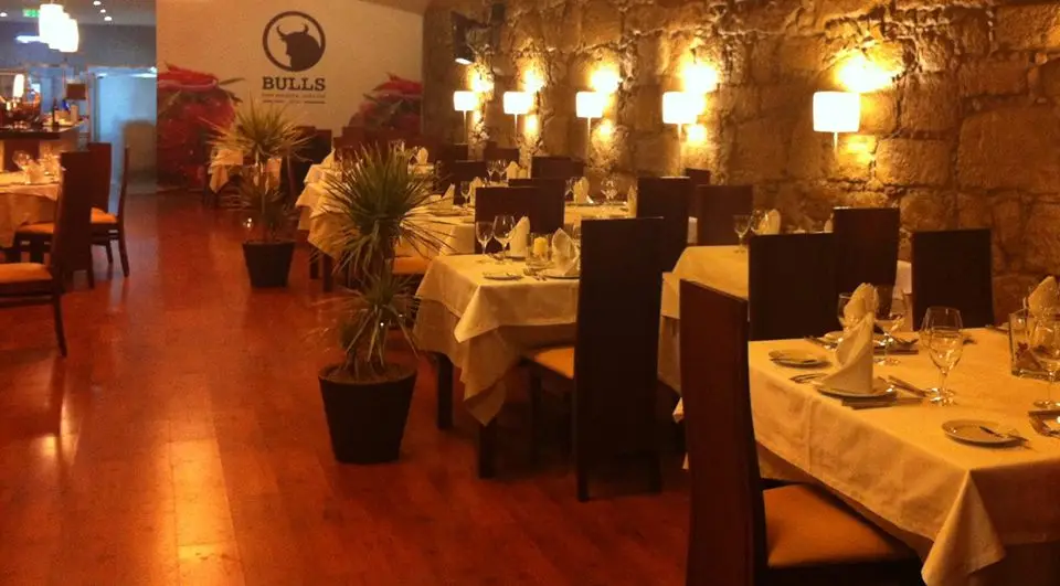 Interior e pratos do Bulls em Matosinhos, Matosinhos (8)