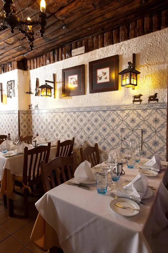 Interior e pratos do O Poleiro em Lisboa, Lisboa (3)