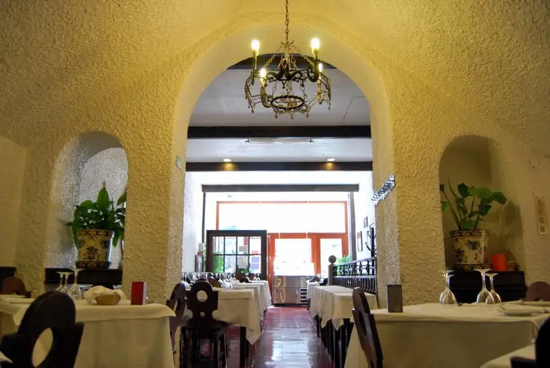Interior e pratos do Tripeiro em Porto, Porto (4)