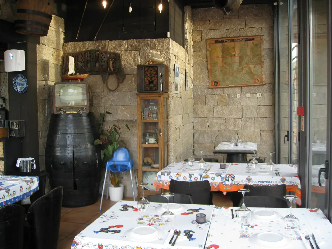 Interior e pratos do Infante Tapas Wine em Vila Nova de Gaia, Vila Nova de Gaia (8)