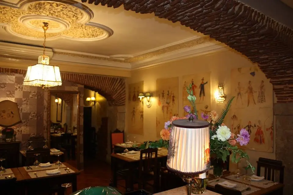 Interior e pratos do Tasca República em Lisboa, Lisboa (9)