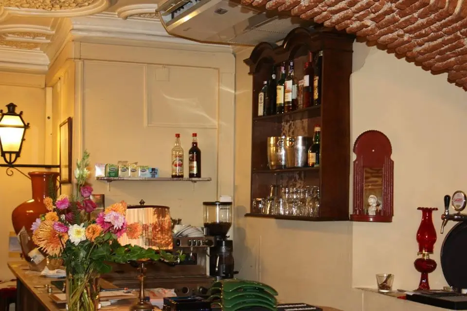 Interior e pratos do Tasca República em Lisboa, Lisboa (10)