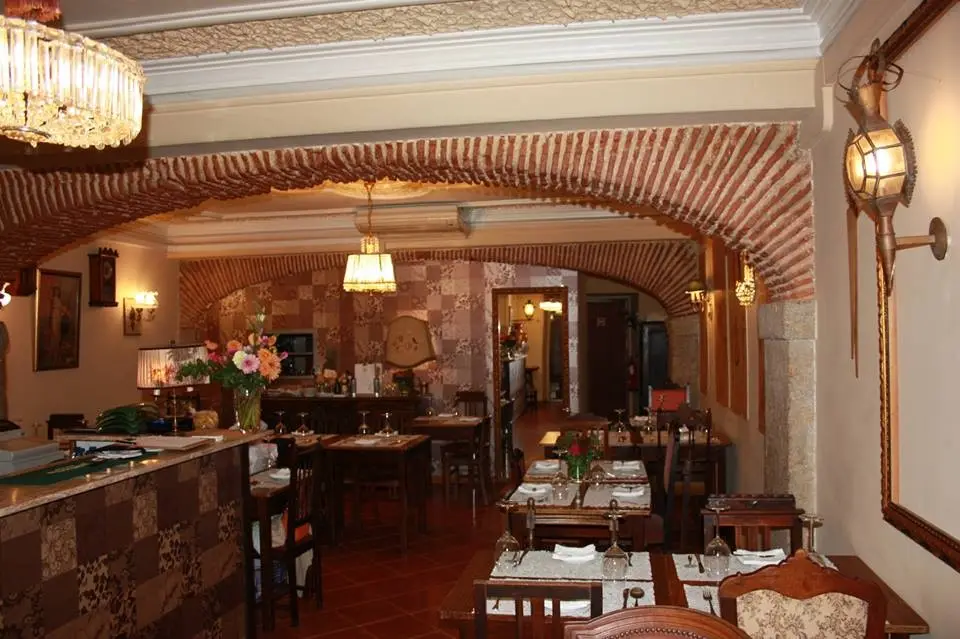 Interior e pratos do Tasca República em Lisboa, Lisboa (3)