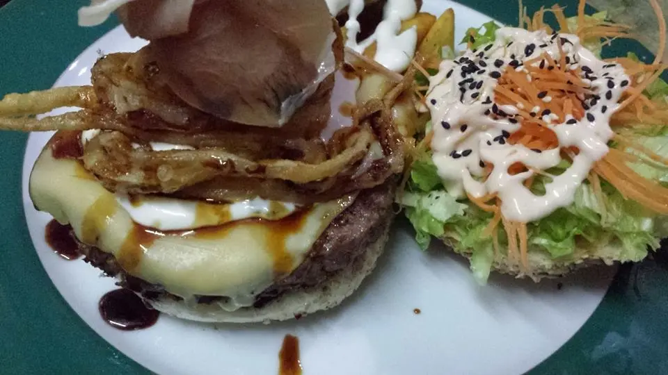 Interior e pratos do Pampas Burger em Lisboa, Lisboa (3)
