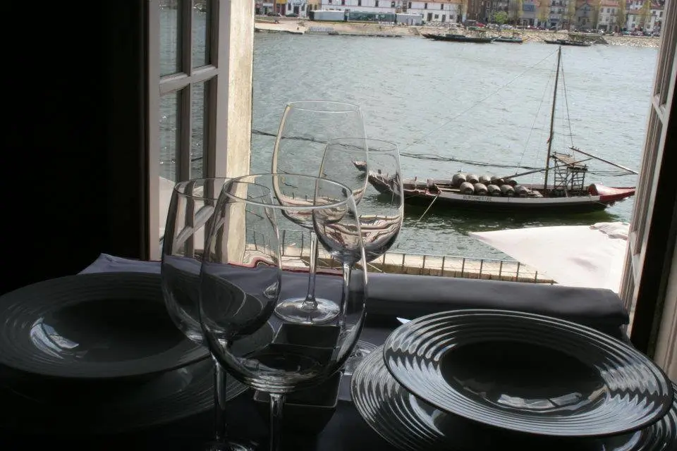 Interior e pratos do Fish Fixe em Porto, Vila Nova de Gaia (3)