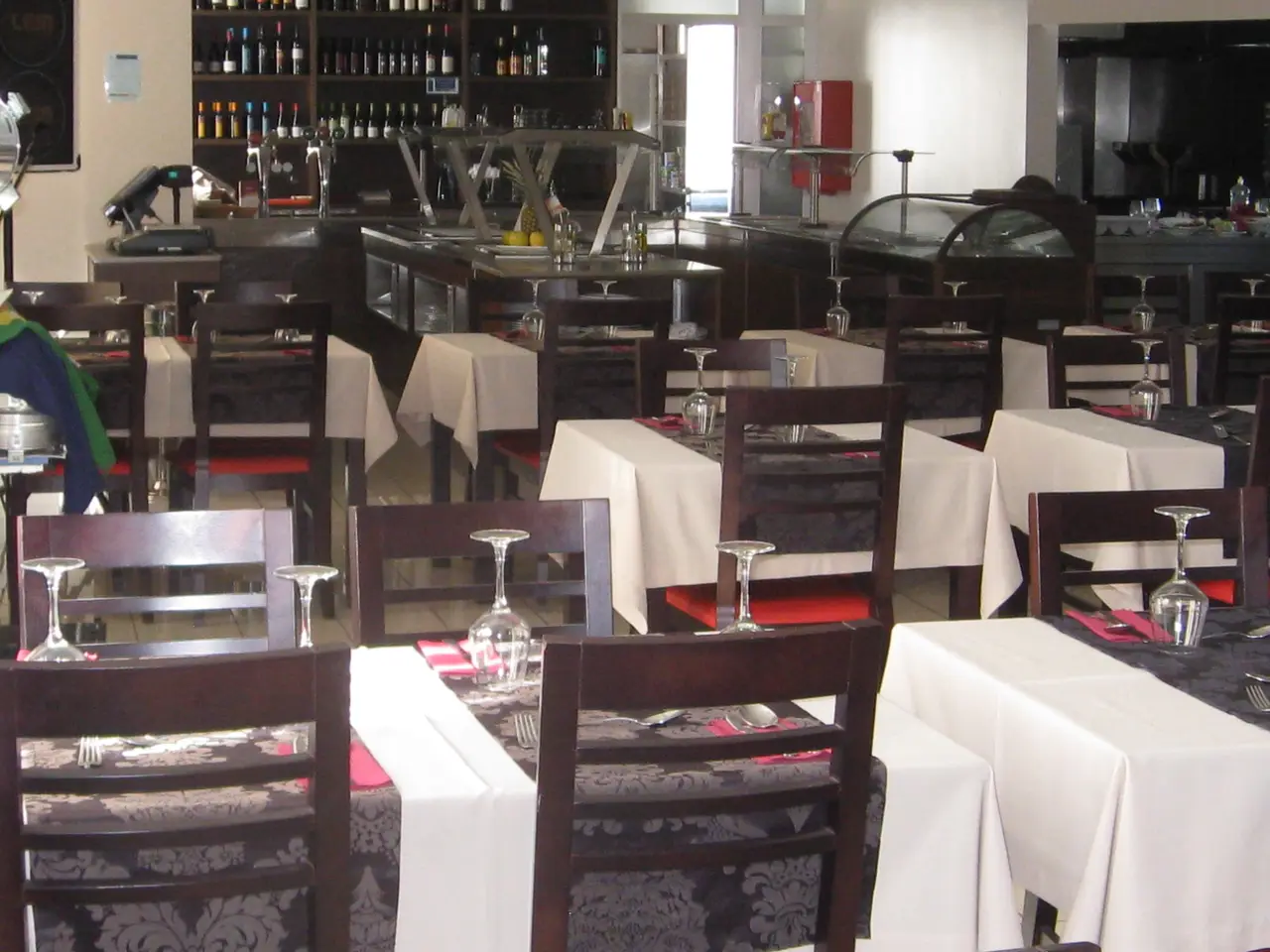 Interior e pratos do In Areosa em Rio Tinto, Porto (9)