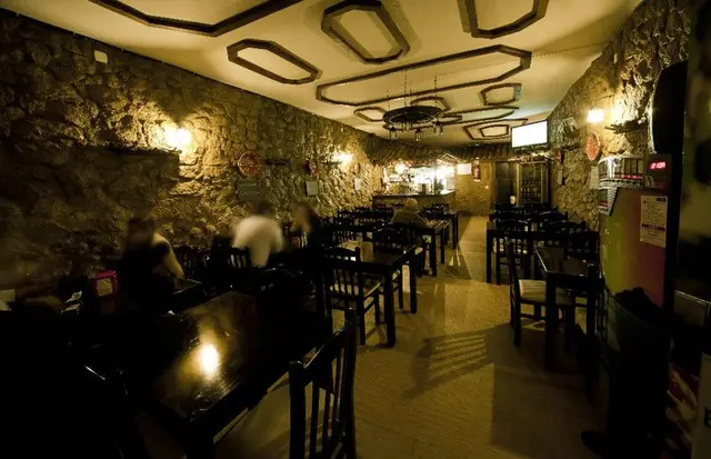 Interior e pratos do Telhas Bar em Braga, Braga (7)