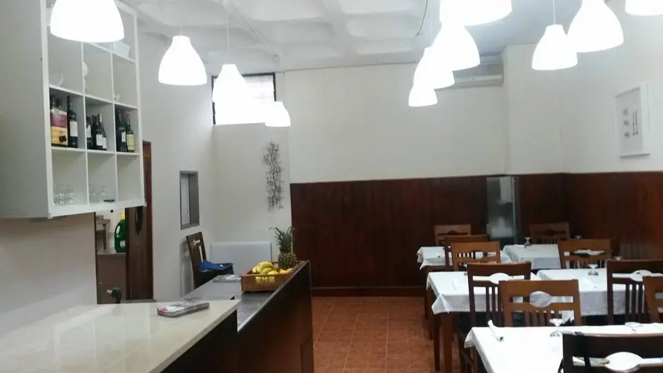 Interior e pratos do Maria Feijão em Porto, Porto (5)