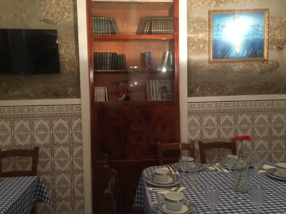 Interior e pratos do Pensão das Tapas em Porto, Maia (6)
