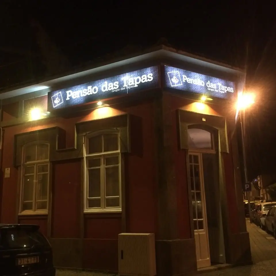 Interior e pratos do Pensão das Tapas em Porto, Maia (11)