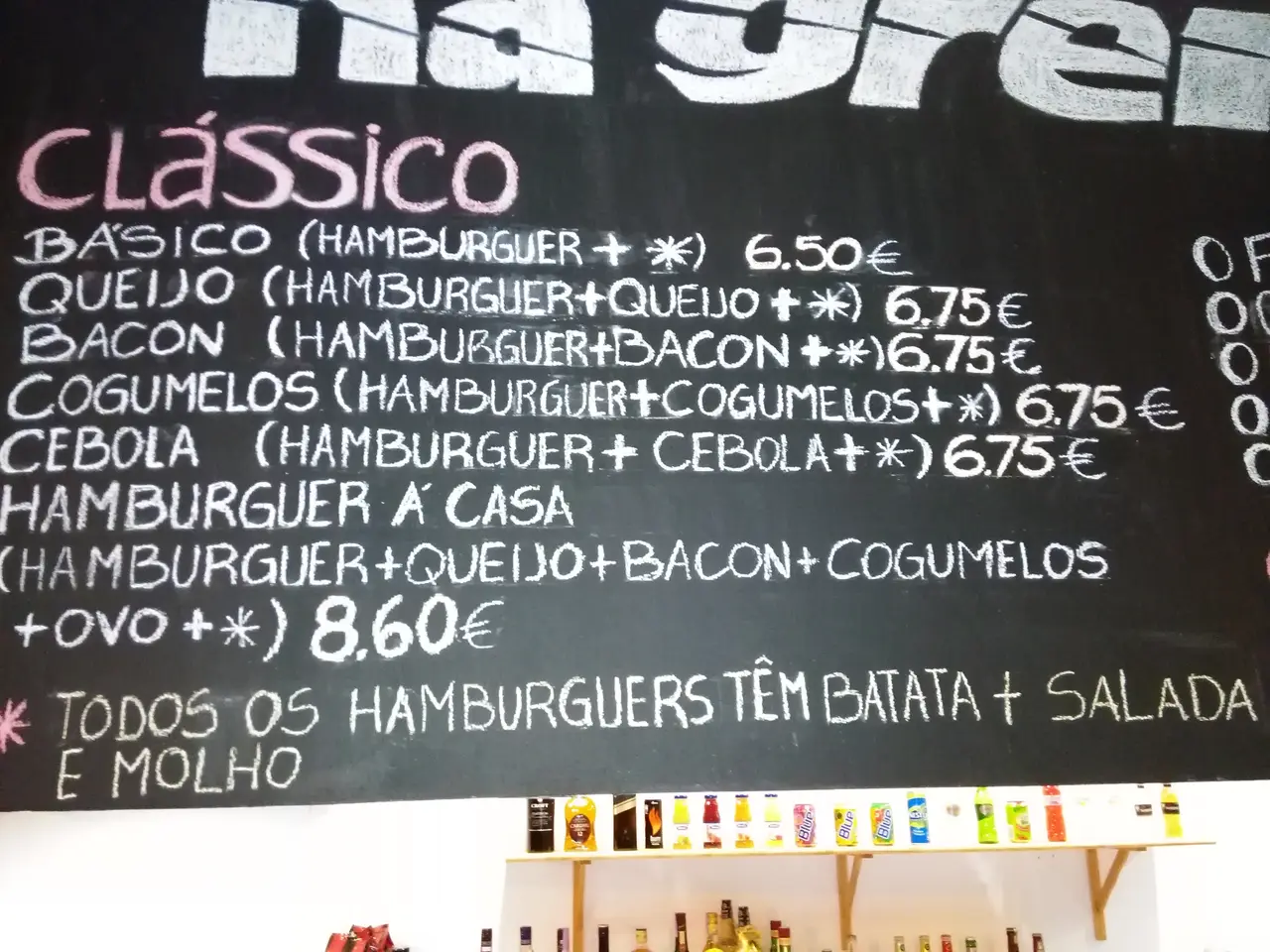 Interior e pratos do Hamburgaria da Praça em Odivelas, Odivelas (10)