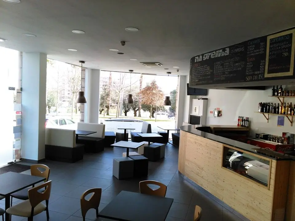 Interior e pratos do Hamburgaria da Praça em Odivelas, Odivelas (6)