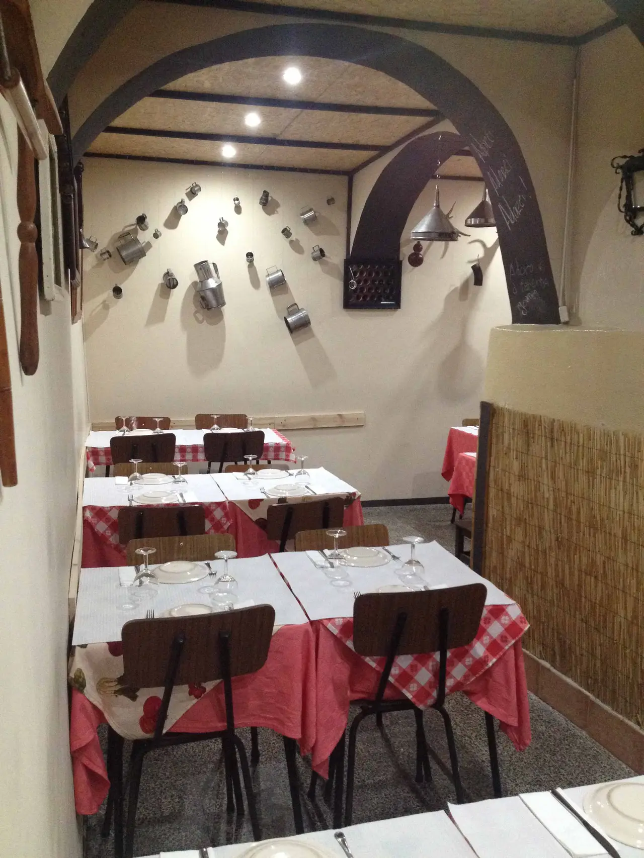 Interior e pratos do Taça Virada Taverna em Lisboa, Lisboa (10)