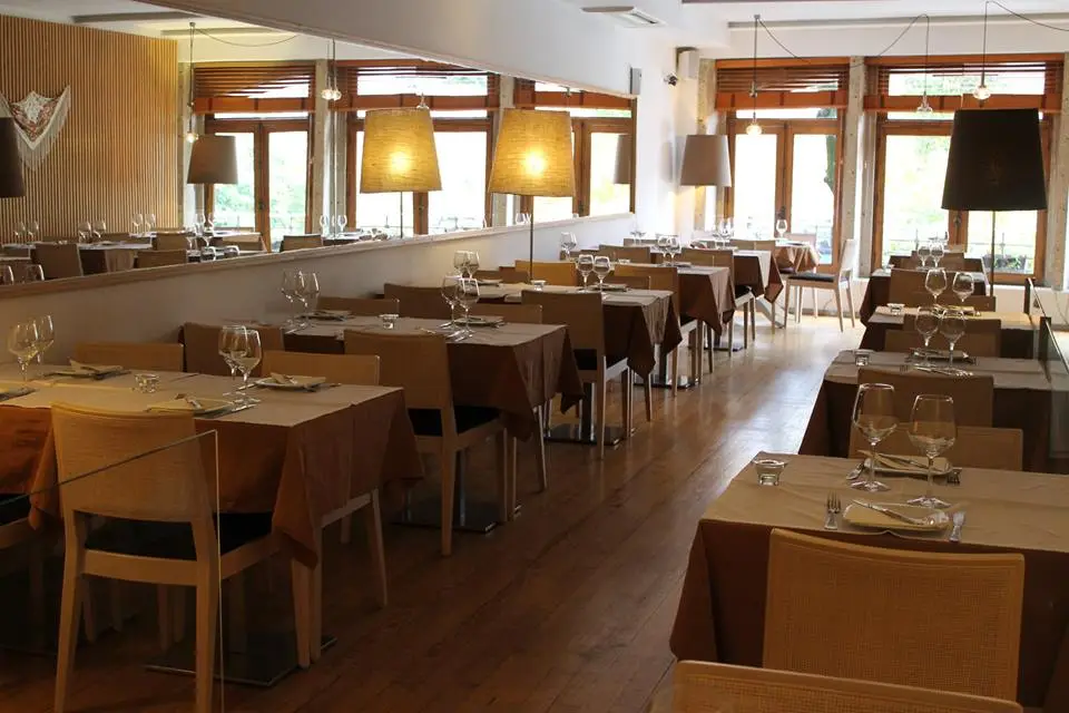Interior e pratos do Avenida Restaurante em Porto, Porto (12)