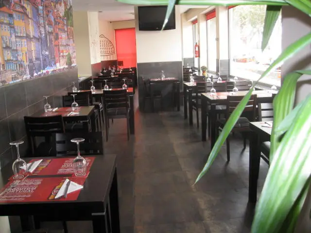 Interior e pratos do Sabores da Invicta em Porto, Porto (7)
