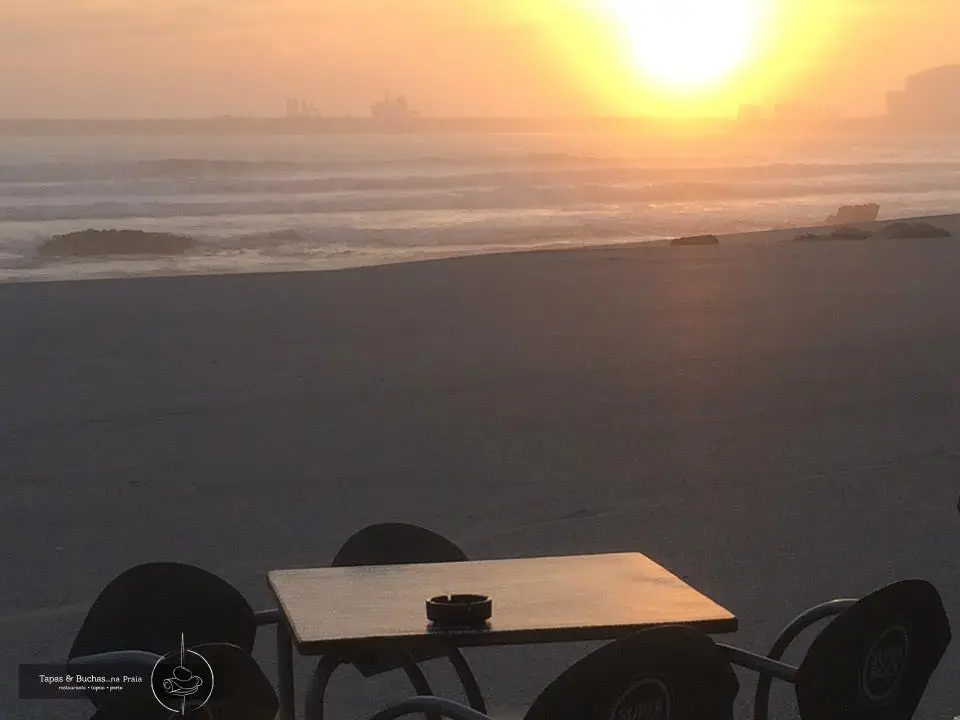 Interior e pratos do Tapas & Buchas... na Praia em Porto, Matosinhos (7)