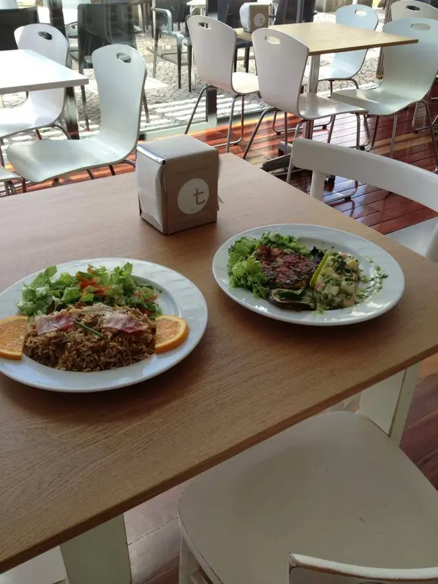 Interior e pratos do Tribuna & Café em Braga, Braga (8)