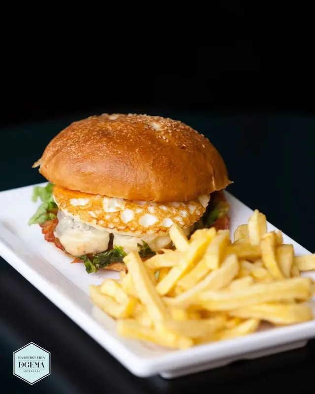 Interior e pratos do Hamburgueria DeGema Lamaçães em Braga, Braga (9)