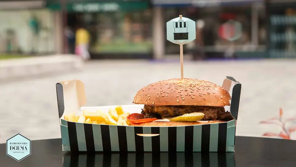 Interior e pratos do Hamburgueria DeGema Lamaçães em Braga, Braga (5)