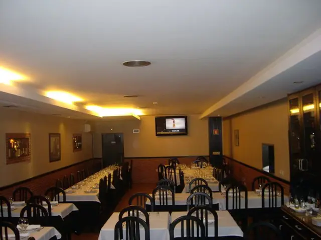 Interior e pratos do D.Frango em Braga, Braga (8)
