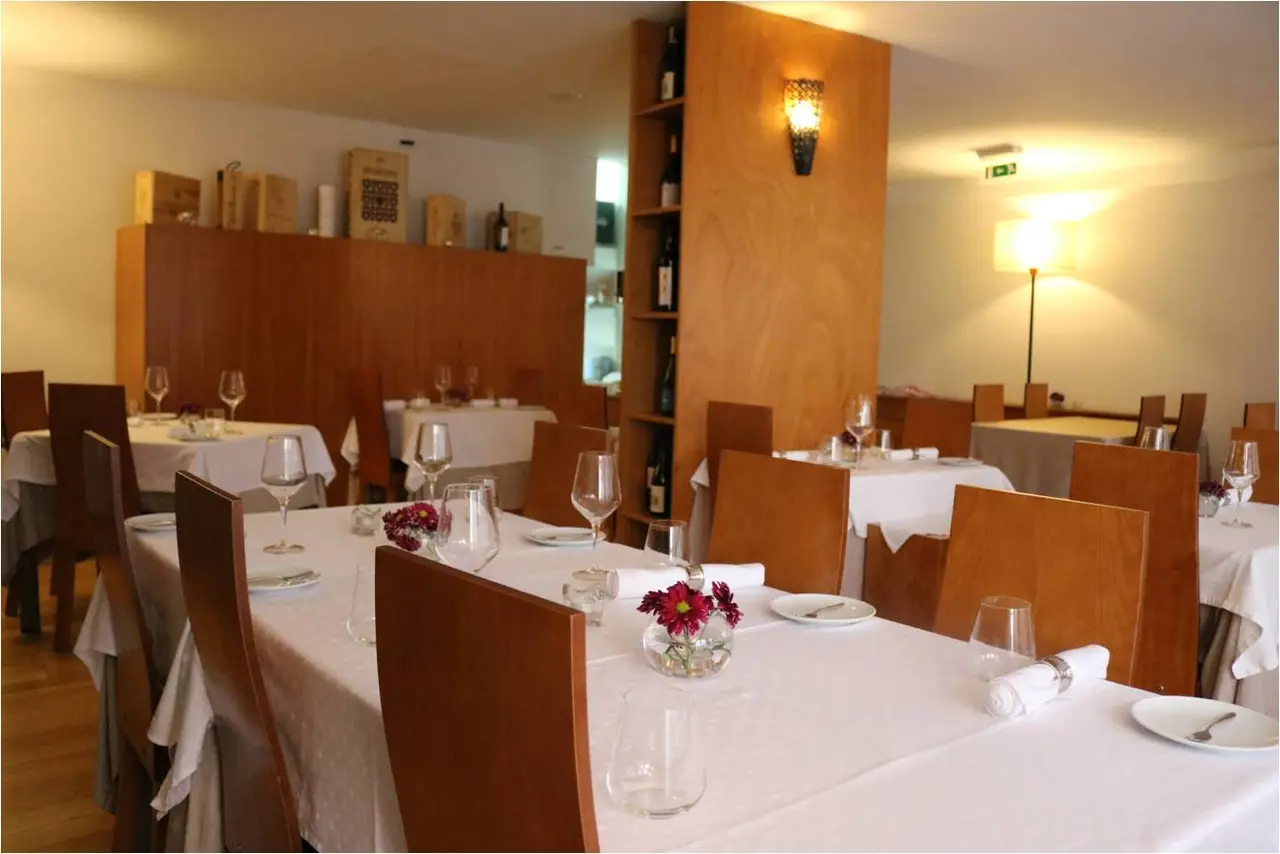 Interior e pratos do DeBouro em Braga, Braga (2)