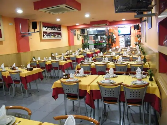 Interior e pratos do Culinárias Tropical em Braga, Braga (9)
