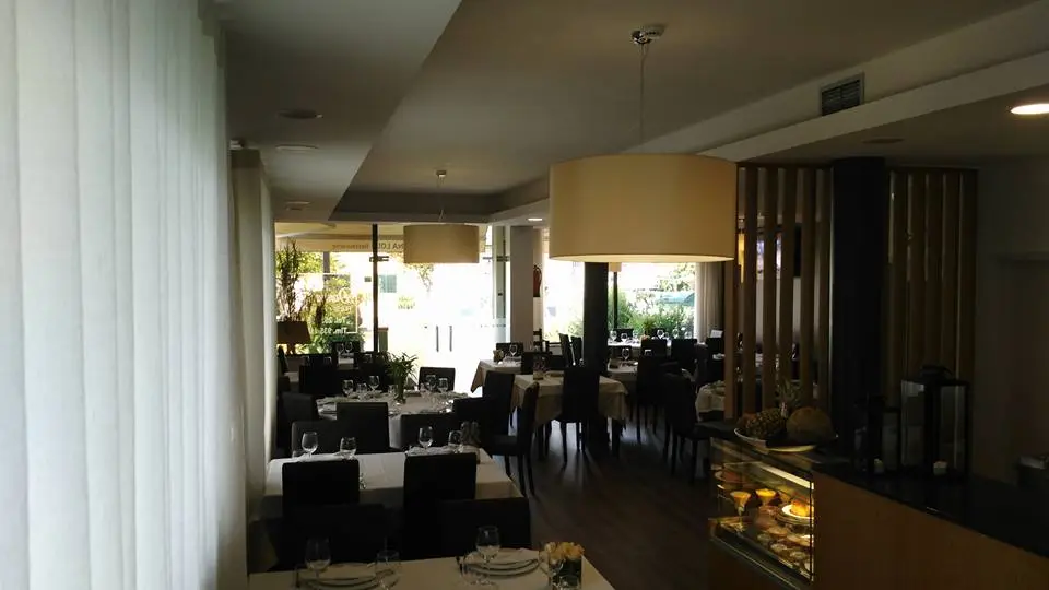 Interior e pratos do Restaurante Dona Lola em Braga, Braga (9)