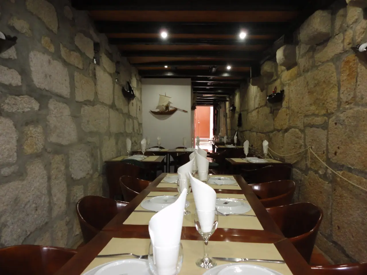 Interior e pratos do Adega do Conde em Porto, Vila Nova de Gaia (4)
