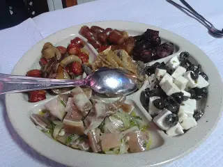 Interior e pratos do "Tasca" Ruacaná em Loures, Loures (2)