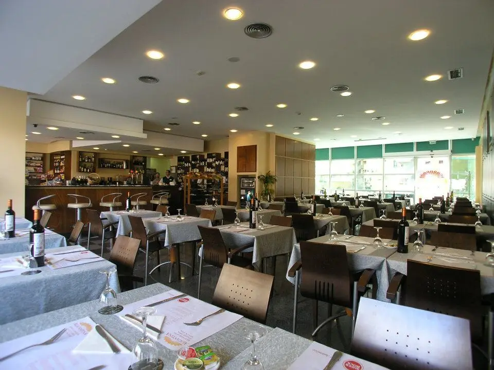 Interior e pratos do Alicantina - Campo Alegre em Porto, Porto (2)