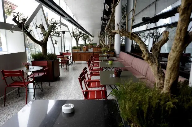 Interior e pratos do Clérigos Vinhos & Petiscos em Porto, Porto (9)