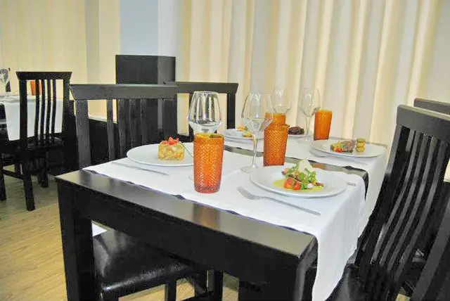 Interior e pratos do Escolhe Tu em Braga, Braga (11)