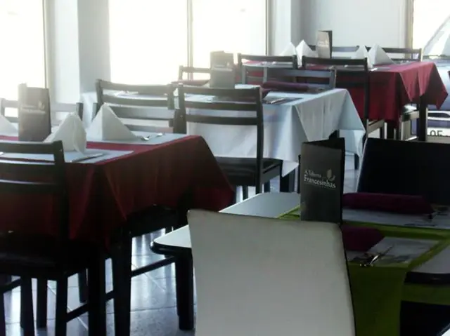 Interior e pratos do A Taberna das Francesinhas em Vila Verde, Amares (4)