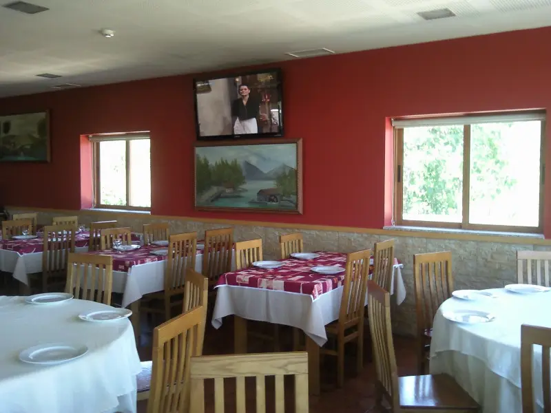 Interior e pratos do O Bom Grelhado em Vila Verde, Amares (9)