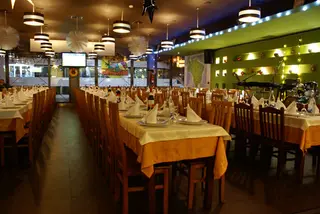 Interior e pratos do Mineirão em Vila Nova de Gaia, Vila Nova de Gaia (6)