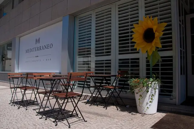 Interior e pratos do Mediterraneo em Porto, Porto (3)