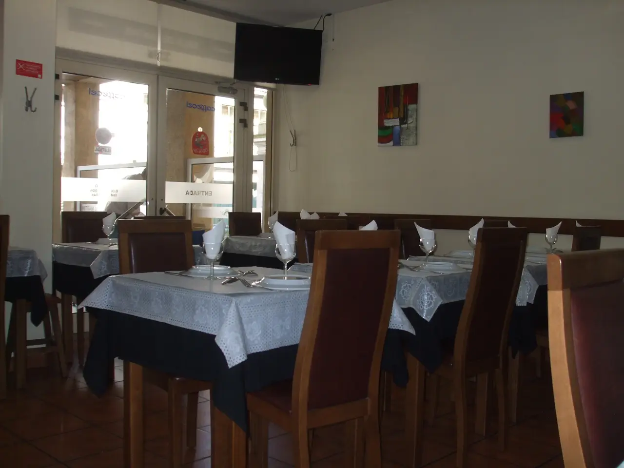 Interior e pratos do Martins em Porto, Porto (4)