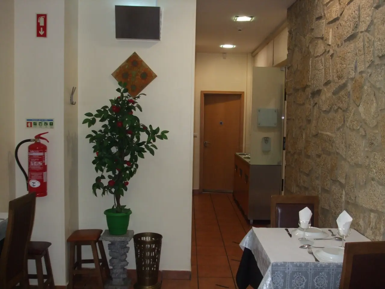 Interior e pratos do Martins em Porto, Porto (3)
