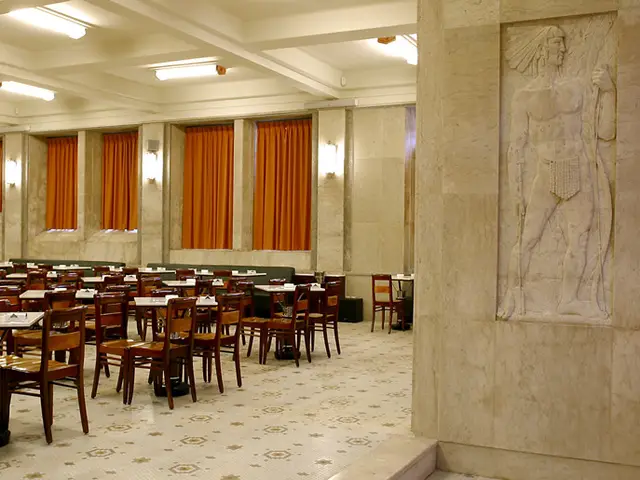 Interior e pratos do Guarany Café Restaurante em Porto, Porto (9)